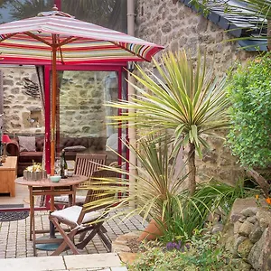 Hébergement de vacances Ref 213 - Ty Maya Sur Propriete Chaumiere Avec Piscine Partagee, Riantec